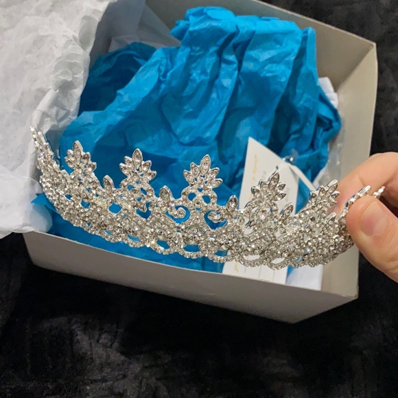 Brand New Maritza Bridal Crown main image 4